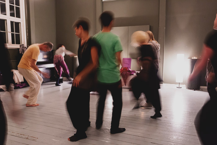 Vi släpper taget och lämnar över i tillit i vattenelementet.